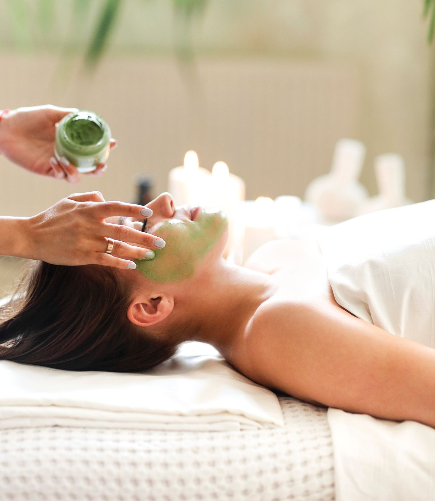 Reflexología facial con arcillas cromáticas